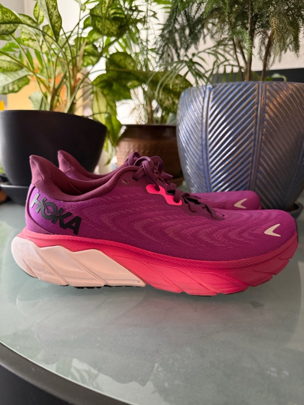 Hoka Arahi 6 Women's Purple and Pink Road Running Shoes